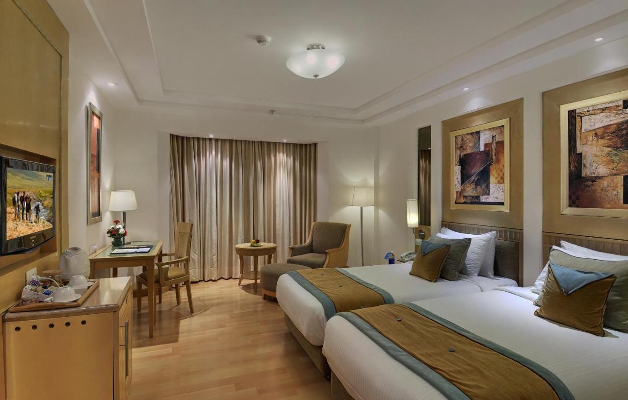 Inde Hotel Vista Woods Huda City Centre, غورغاون المظهر الخارجي الصورة