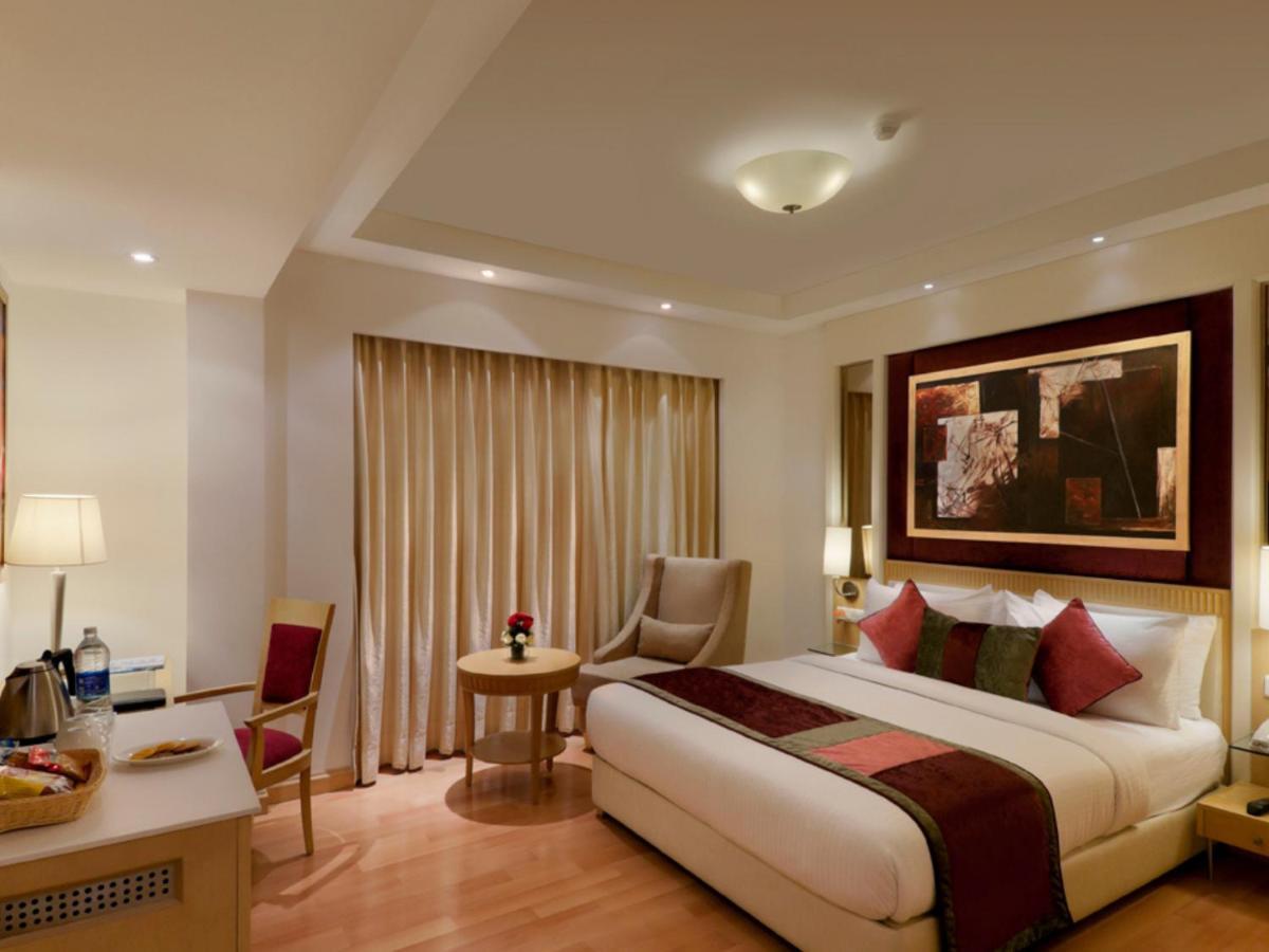 Inde Hotel Vista Woods Huda City Centre, غورغاون المظهر الخارجي الصورة