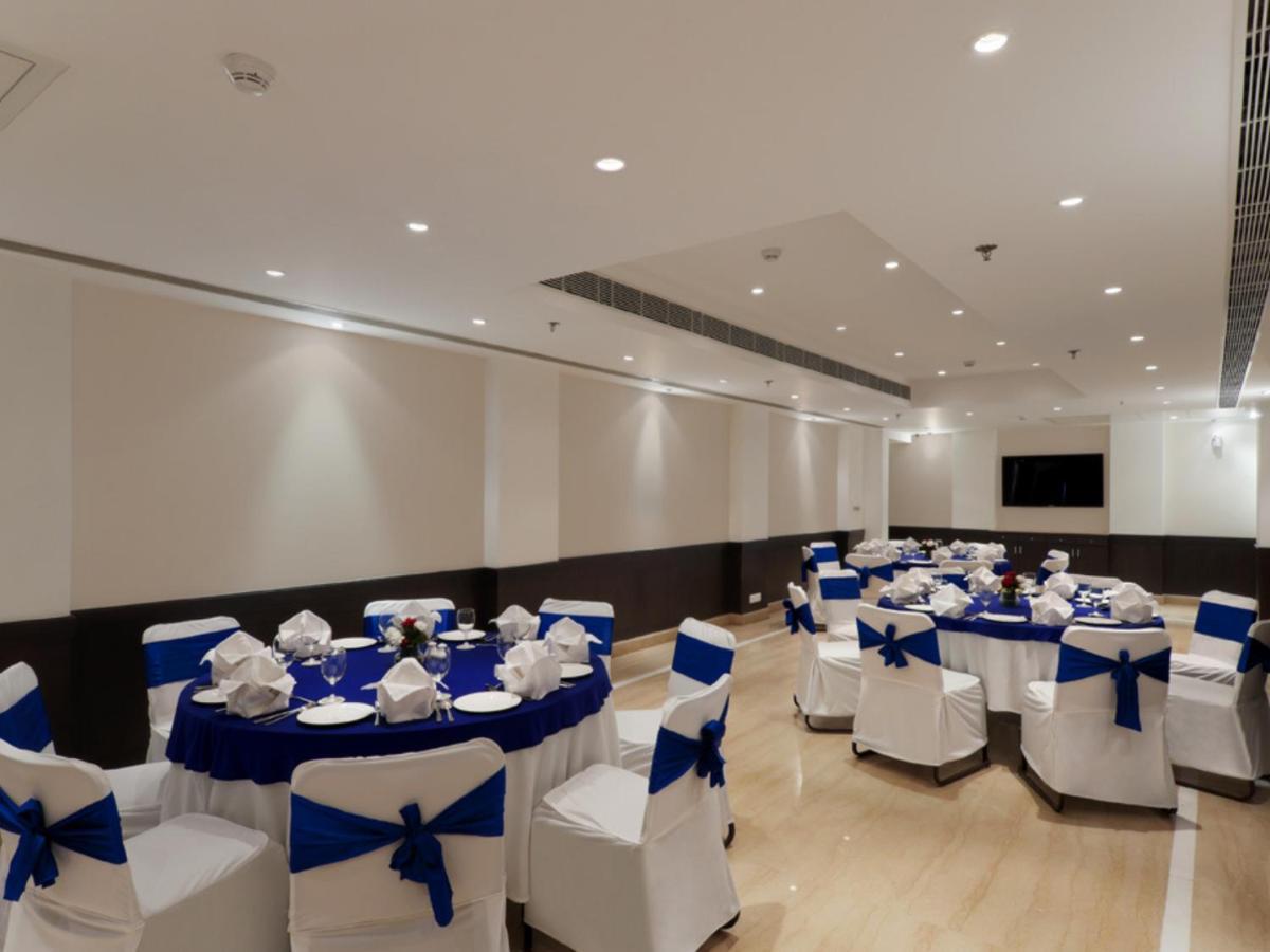Inde Hotel Vista Woods Huda City Centre, غورغاون المظهر الخارجي الصورة