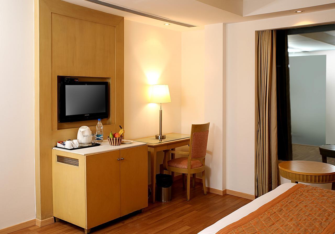 Inde Hotel Vista Woods Huda City Centre, غورغاون المظهر الخارجي الصورة