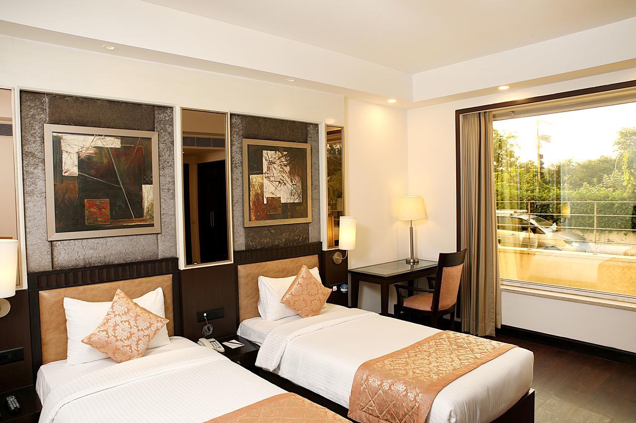 Inde Hotel Vista Woods Huda City Centre, غورغاون المظهر الخارجي الصورة