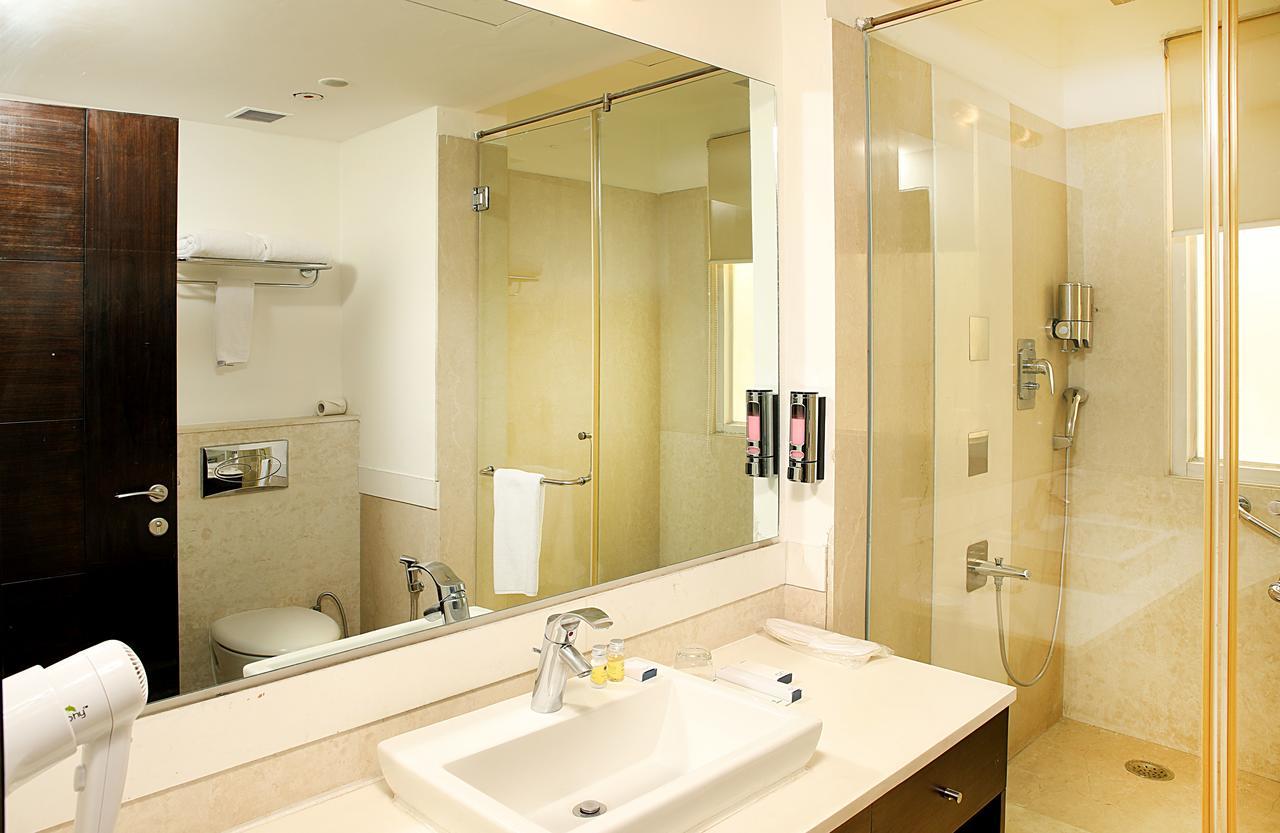 Inde Hotel Vista Woods Huda City Centre, غورغاون المظهر الخارجي الصورة