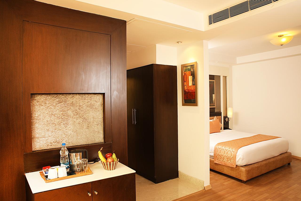 Inde Hotel Vista Woods Huda City Centre, غورغاون المظهر الخارجي الصورة