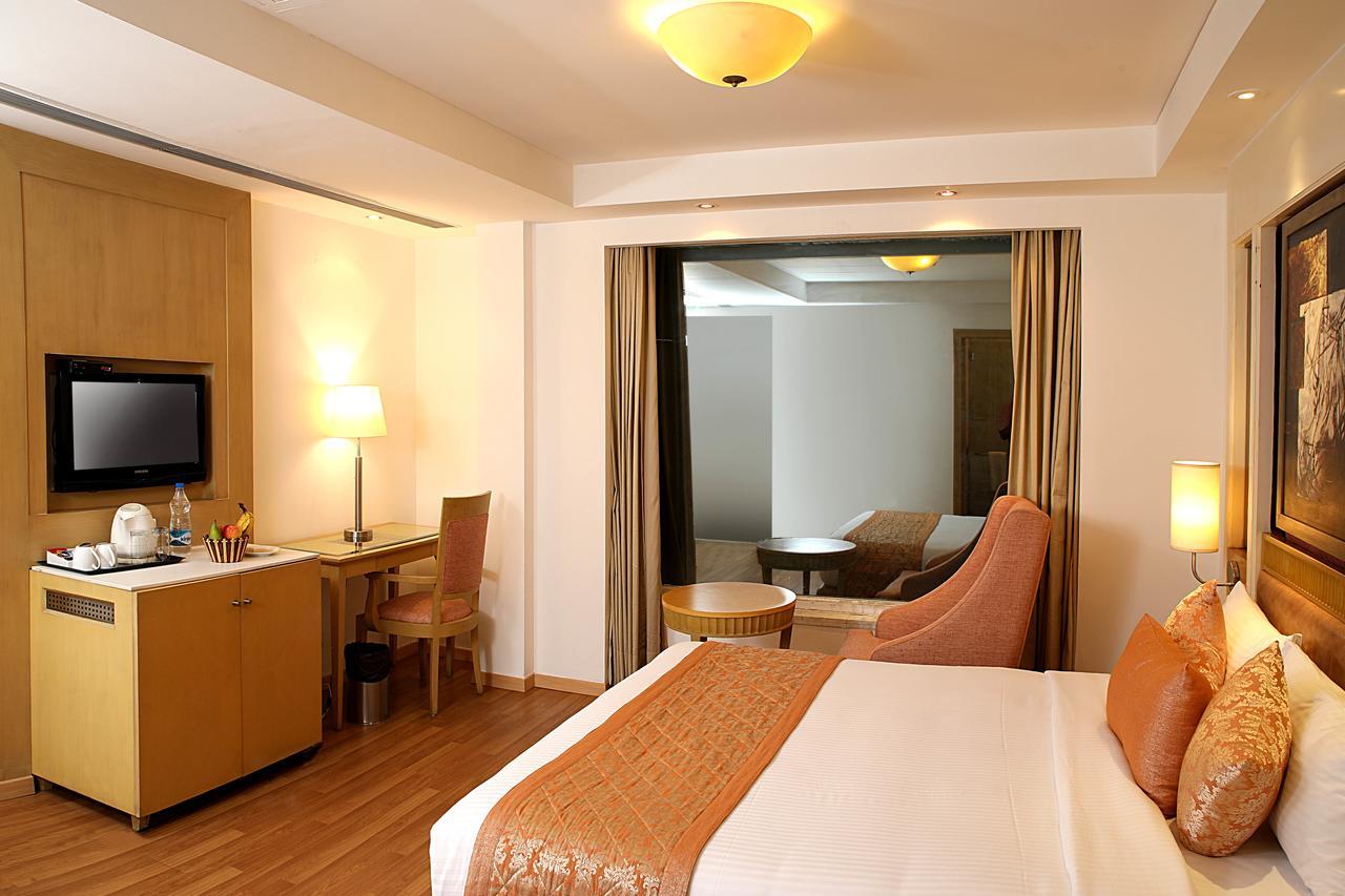 Inde Hotel Vista Woods Huda City Centre, غورغاون المظهر الخارجي الصورة