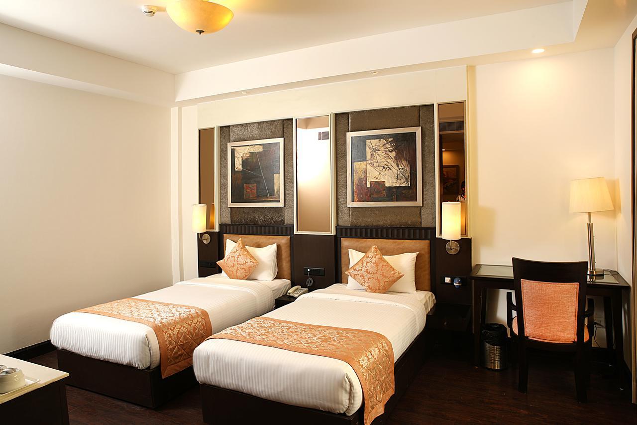 Inde Hotel Vista Woods Huda City Centre, غورغاون المظهر الخارجي الصورة