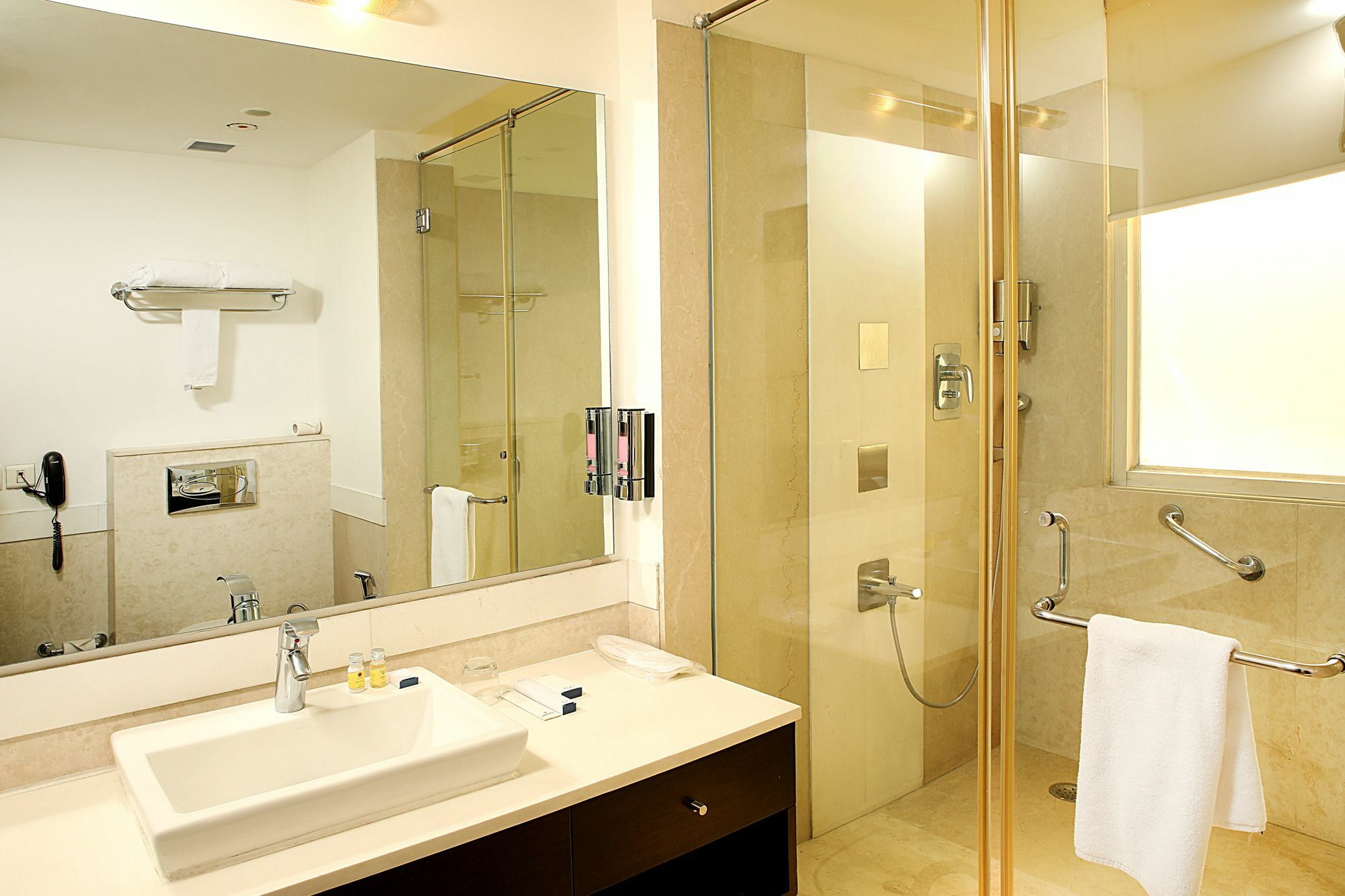 Inde Hotel Vista Woods Huda City Centre, غورغاون المظهر الخارجي الصورة