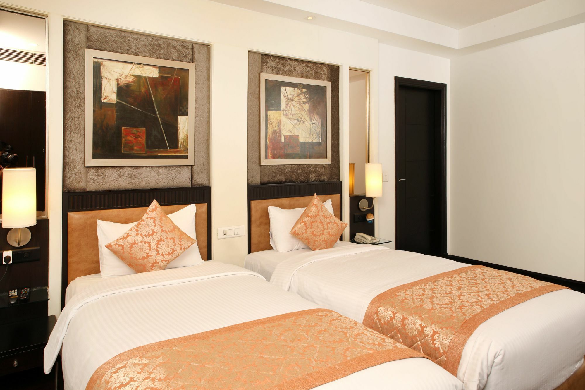 Inde Hotel Vista Woods Huda City Centre, غورغاون المظهر الخارجي الصورة