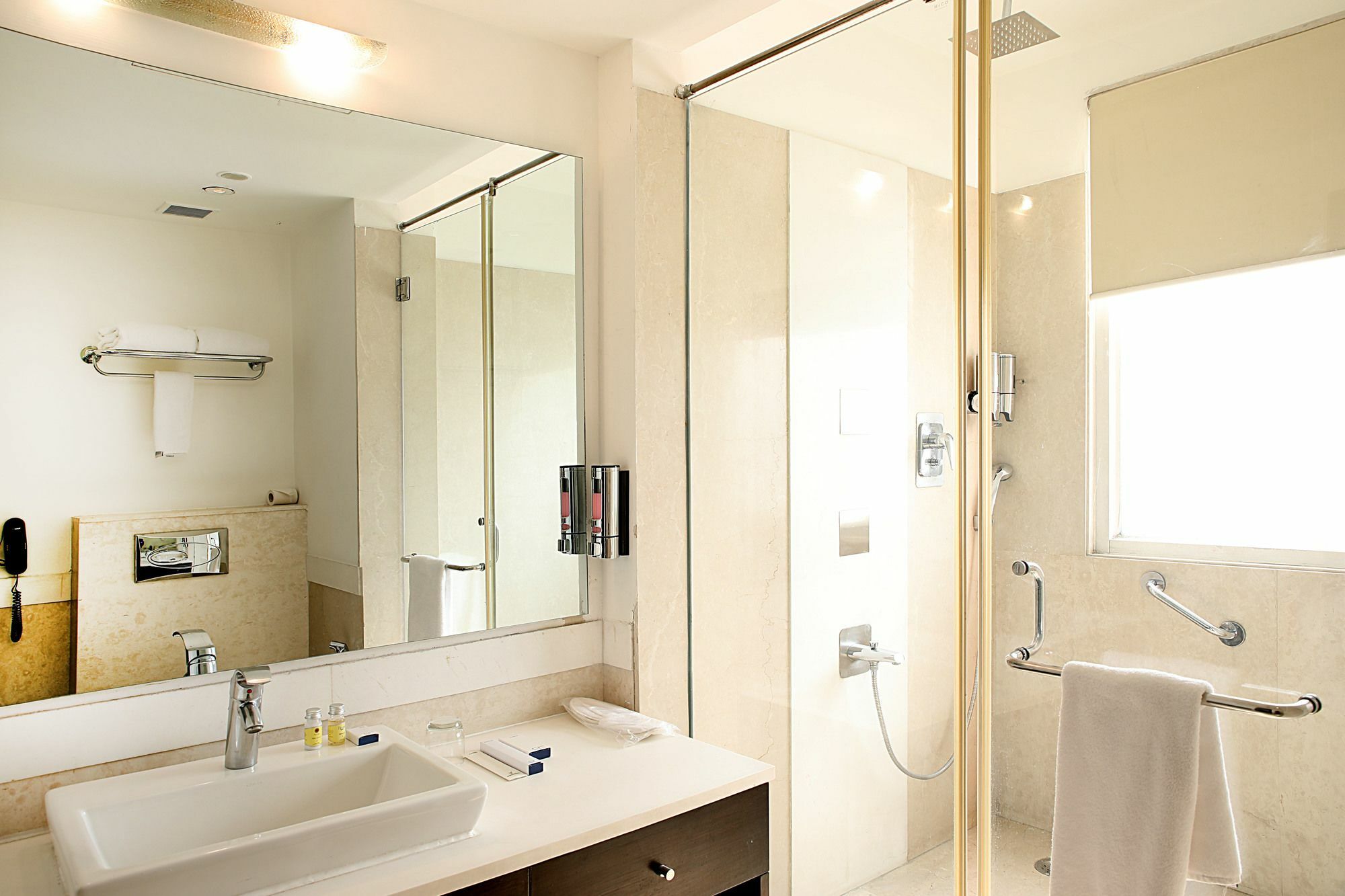 Inde Hotel Vista Woods Huda City Centre, غورغاون المظهر الخارجي الصورة